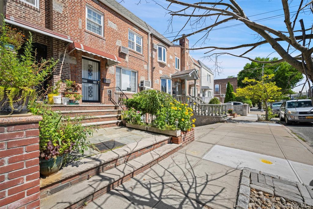 75-31 Furmanville Avenue, Middle Village, NY 11379 — photo 2