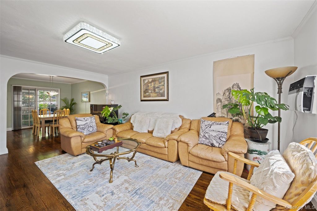 75-31 Furmanville Avenue, Middle Village, NY 11379 — photo 4