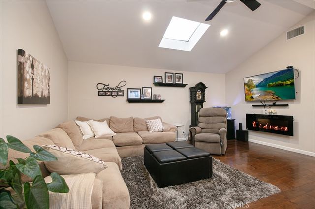 19501 Vintage Street, Northridge, CA 91324