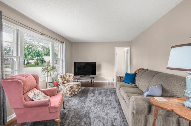7208 Florida Avenue N, Brooklyn Park, MN 55428