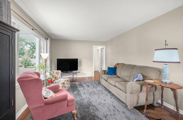 7208 Florida Avenue N, Brooklyn Park, MN 55428
