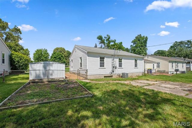 2490 Mullanphy Lane, Florissant, MO 63031