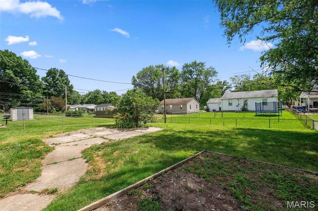 2490 Mullanphy Lane, Florissant, MO 63031