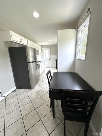 2490 Mullanphy Lane, Florissant, MO 63031