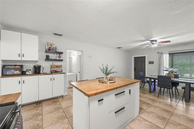 1611 SW 67th Ave, North Lauderdale, FL 33068