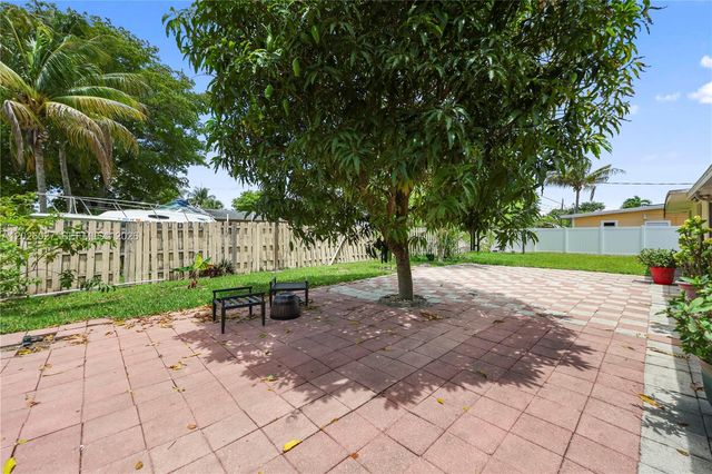 1611 SW 67th Ave, North Lauderdale, FL 33068