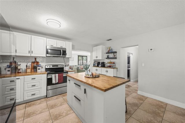 1611 SW 67th Ave, North Lauderdale, FL 33068