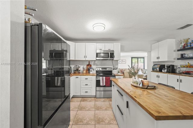 1611 SW 67th Ave, North Lauderdale, FL 33068