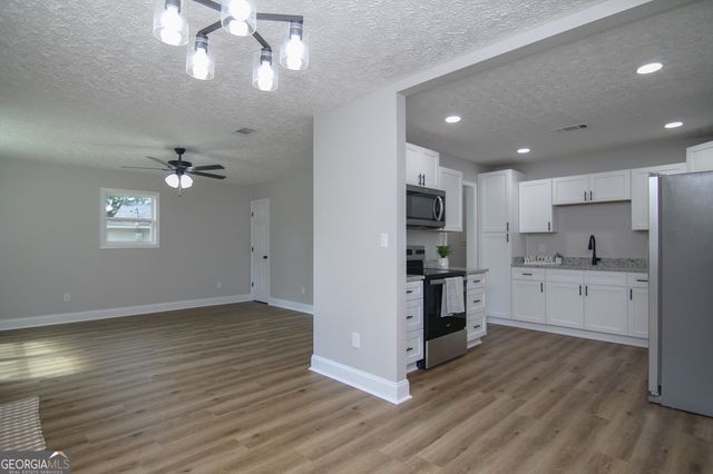 325 Wisconsin Avenue, Warner Robins, GA 31093