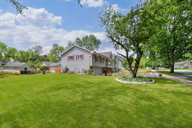 110 Oakwood Lane, Bartlett, IL 60103