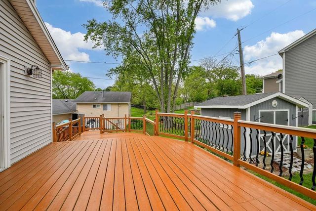110 Oakwood Lane, Bartlett, IL 60103
