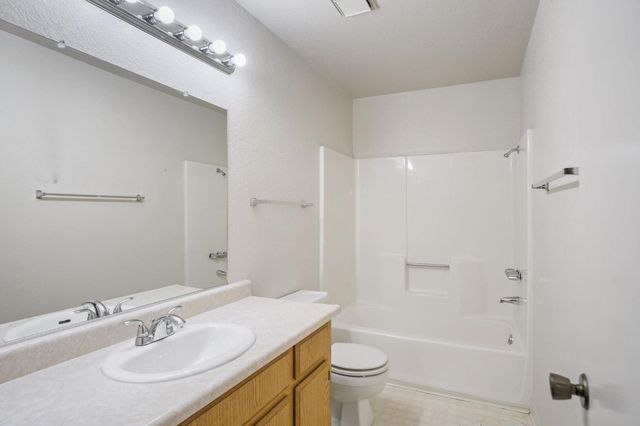 3010 Andre Ln, Turlock, CA 95382