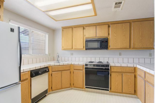 3010 Andre Ln, Turlock, CA 95382