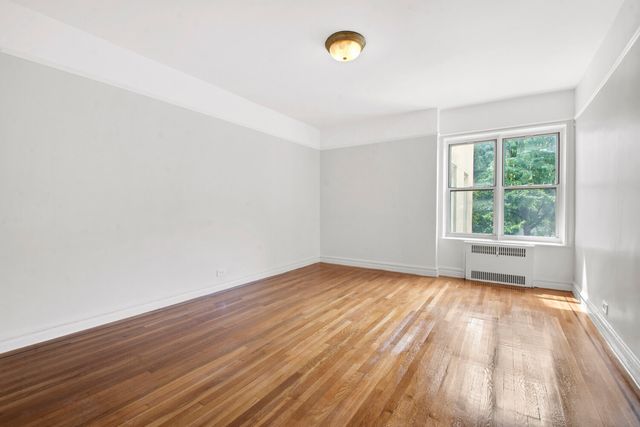 91 Payson Ave Apt 2C, New York City, NY 10034