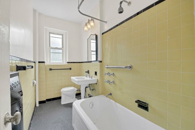 91 Payson Ave Apt 2C, New York City, NY 10034