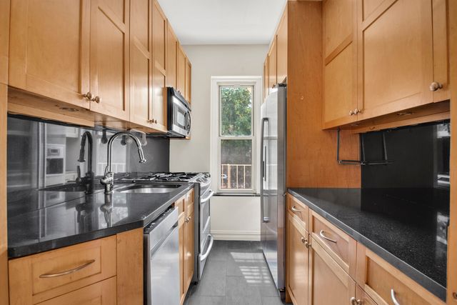 91 Payson Ave Apt 2C, New York City, NY 10034