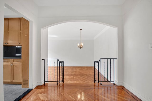 91 Payson Ave Apt 2C, New York City, NY 10034