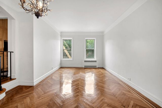 91 Payson Ave Apt 2C, New York City, NY 10034