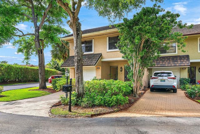 5664 Santiago Circle, Boca Raton, FL 33433