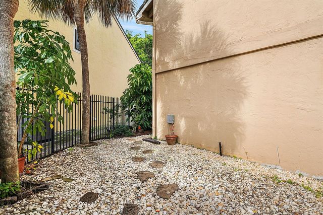 5664 Santiago Circle, Boca Raton, FL 33433