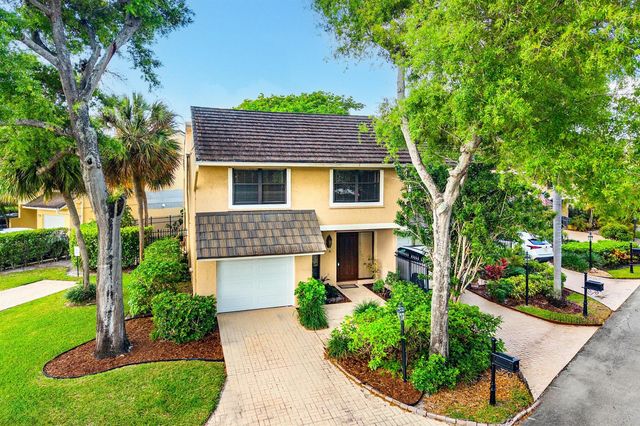 5664 Santiago Circle, Boca Raton, FL 33433