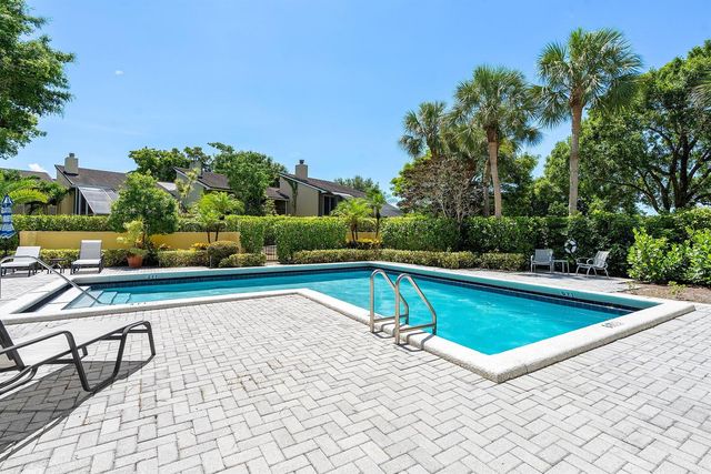 5664 Santiago Circle, Boca Raton, FL 33433