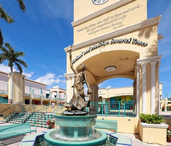 5664 Santiago Circle, Boca Raton, FL 33433