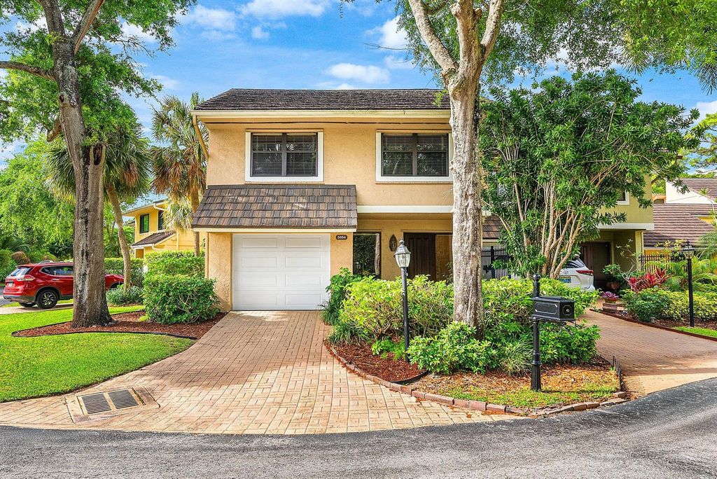 5664 Santiago Circle, Boca Raton, FL 33433