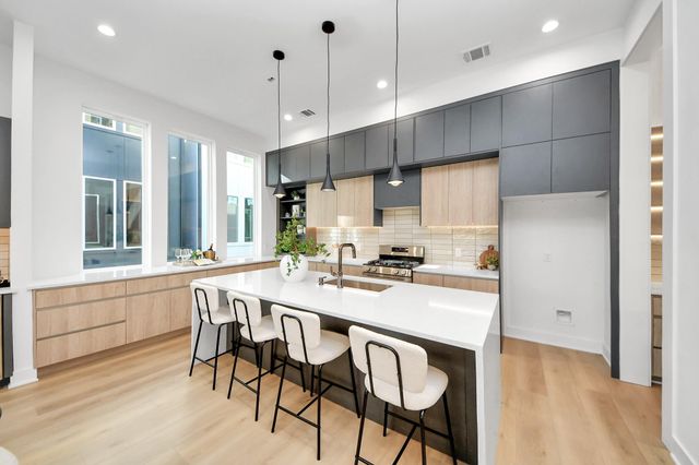 1603 W 25th Street, Houston, TX 77008
