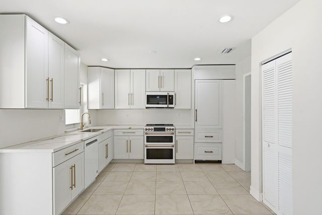 1430 NW 73RD Avenue NW, Plantation, FL 33313