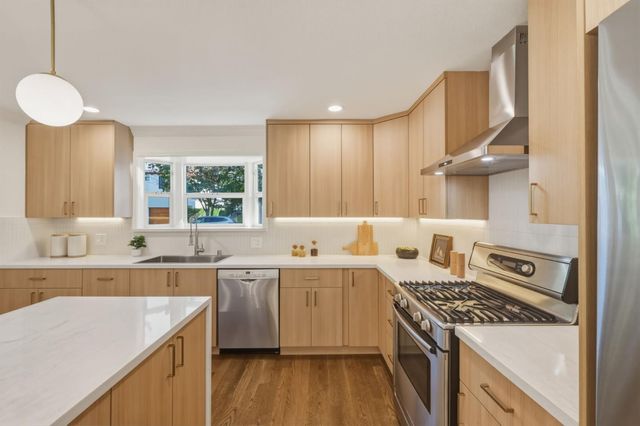 250 Alexander Avenue, Redwood City, CA 94061