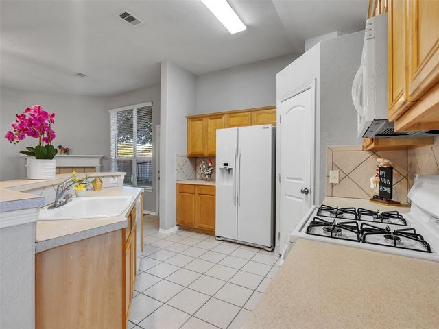 218 Silverbrook Lane, Dickinson, TX 77539