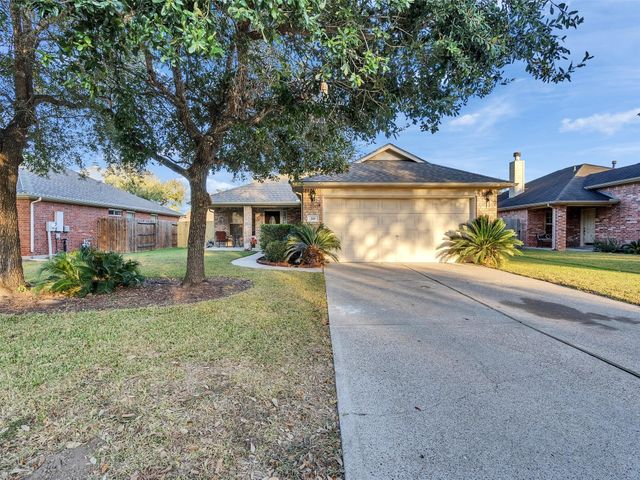 218 Silverbrook Lane, Dickinson, TX 77539