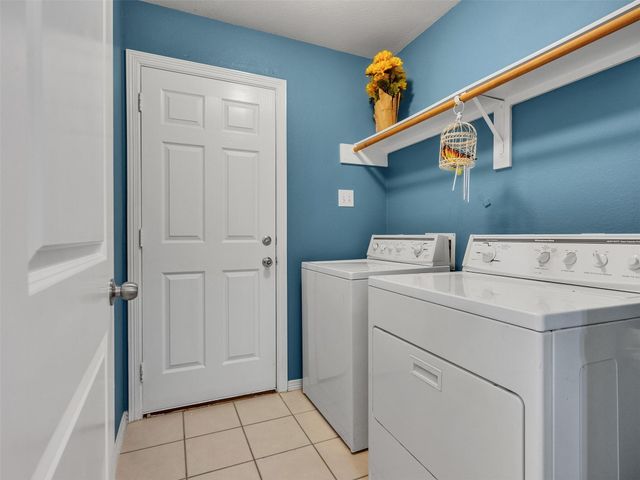 218 Silverbrook Lane, Dickinson, TX 77539