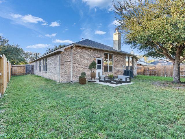 218 Silverbrook Lane, Dickinson, TX 77539
