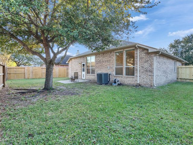 218 Silverbrook Lane, Dickinson, TX 77539
