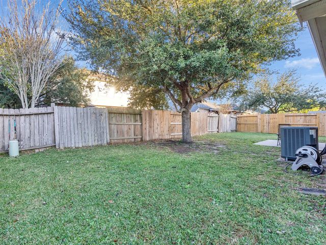 218 Silverbrook Lane, Dickinson, TX 77539