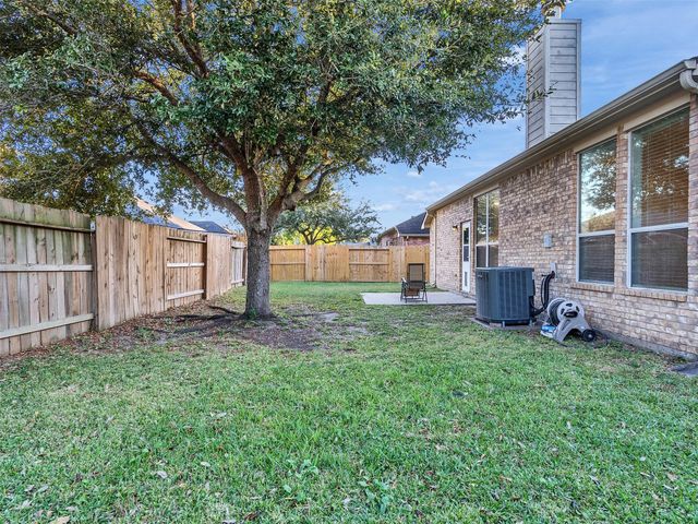 218 Silverbrook Lane, Dickinson, TX 77539