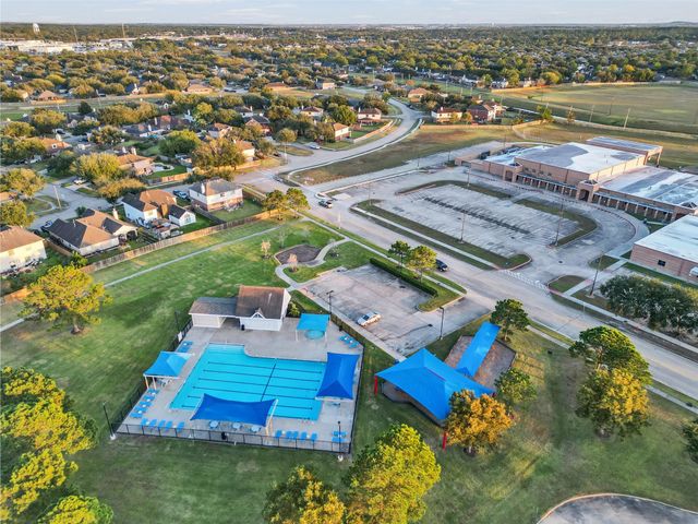 218 Silverbrook Lane, Dickinson, TX 77539