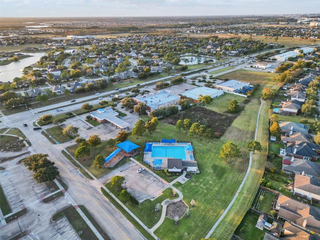 218 Silverbrook Lane, Dickinson, TX 77539