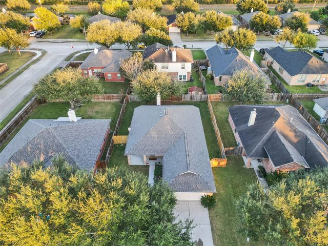 218 Silverbrook Lane, Dickinson, TX 77539