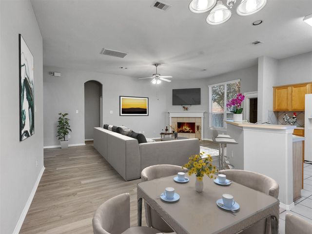 218 Silverbrook Lane, Dickinson, TX 77539