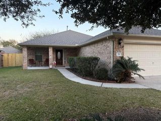 218 Silverbrook Lane, Dickinson, TX 77539