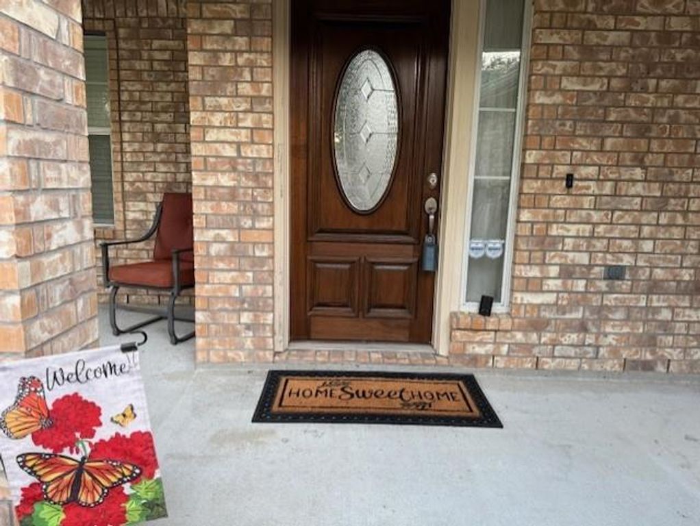 218 Silverbrook Lane, Dickinson, TX 77539