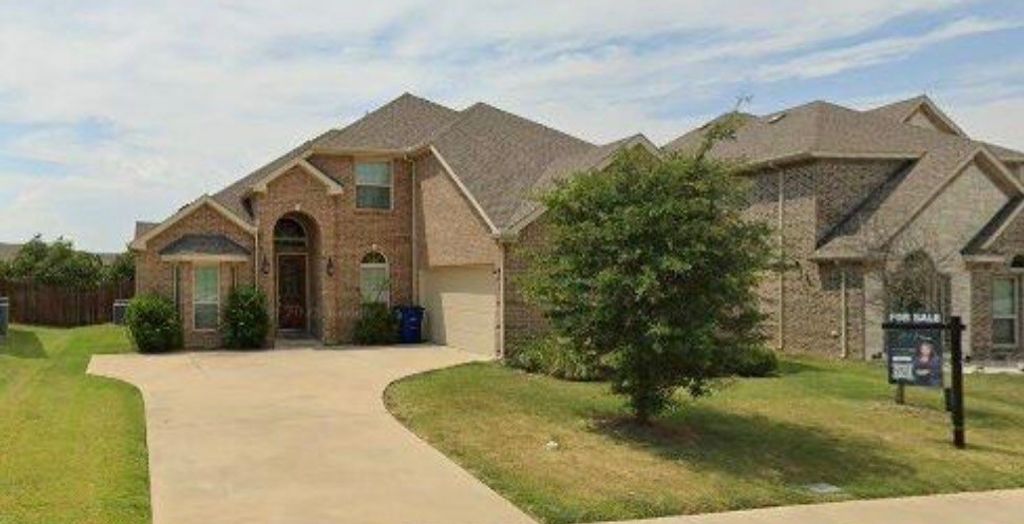 153 Pinewood Avenue, Red Oak, TX 75154