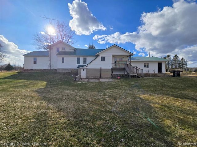 5638 N Lake Road, Columbiaville, MI 48421