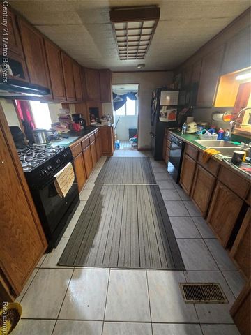 5638 N Lake Road, Columbiaville, MI 48421