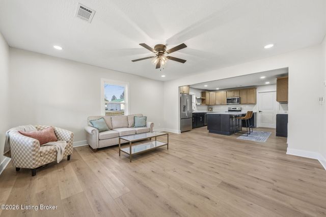 3430 Hodgenville Rd, Elizabethtown, KY 42701