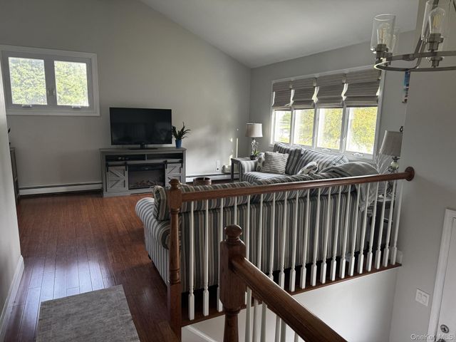 6 Russett Lane, Wappingers Falls, NY 12590