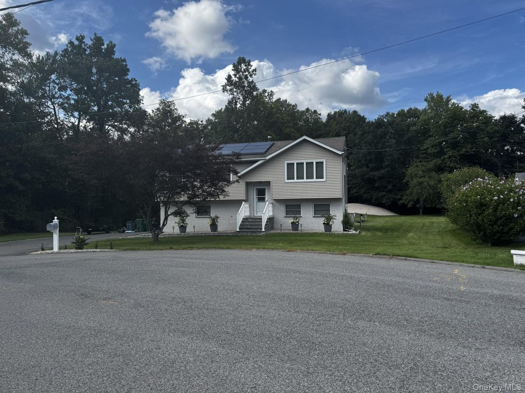6 Russett Lane, Wappingers Falls, NY 12590